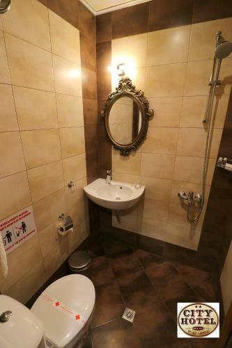 City Hotel