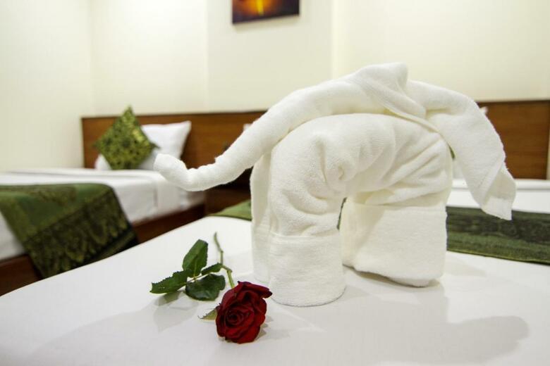 Rose Emerald Hotel