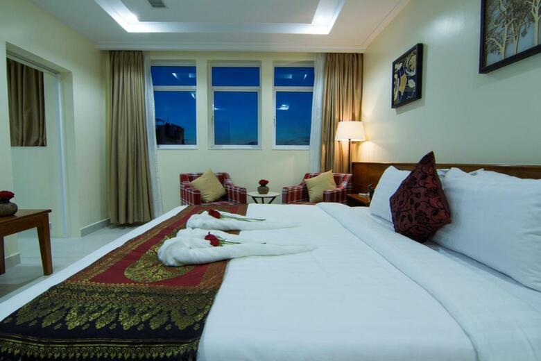 Rose Emerald Hotel