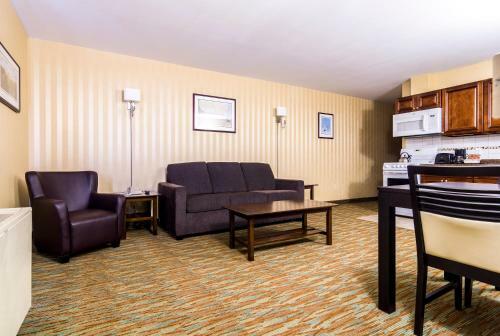 Sinbads Hotel & Suites