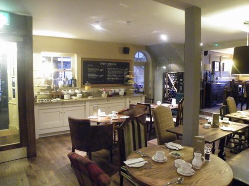Hotel Saracens Head