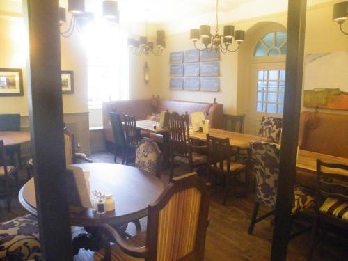 Hotel Saracens Head