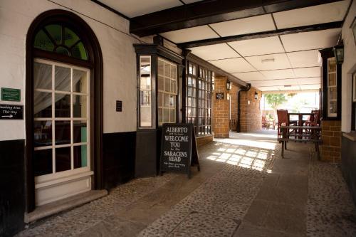 Hotel Saracens Head