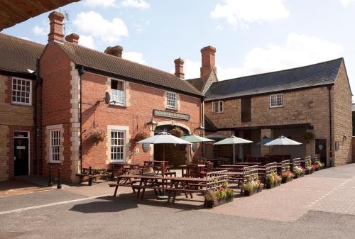 Hotel Saracens Head