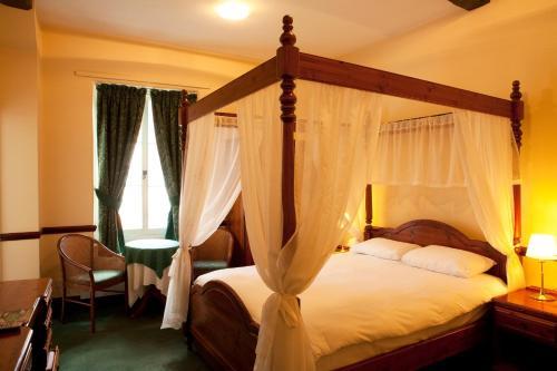 Hotel Saracens Head