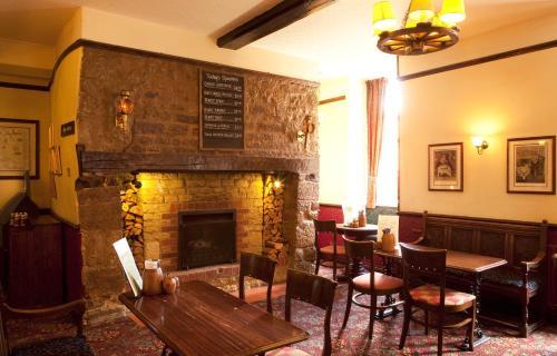Hotel Saracens Head