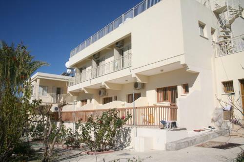 Niki Court Holiday Apartments