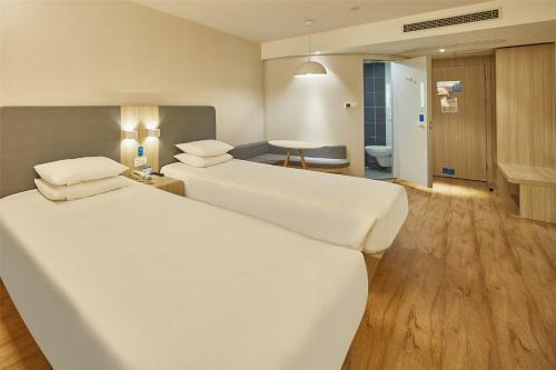 Hotel Hanting Express Wuhan Optics Valley Pedestrian Street