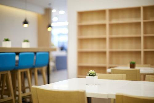 Hotel Hanting Express Wuhan Optics Valley Pedestrian Street