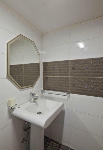 Hostal Jiwoljang Guesthouse
