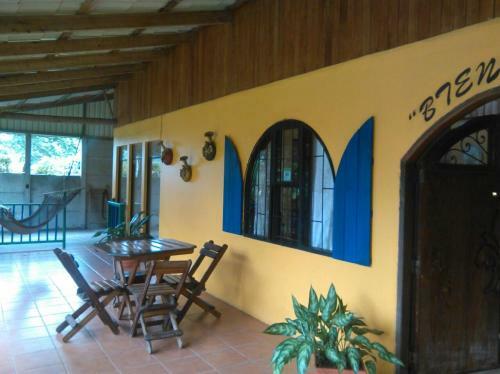 Hostal Rio Celeste Backpackers