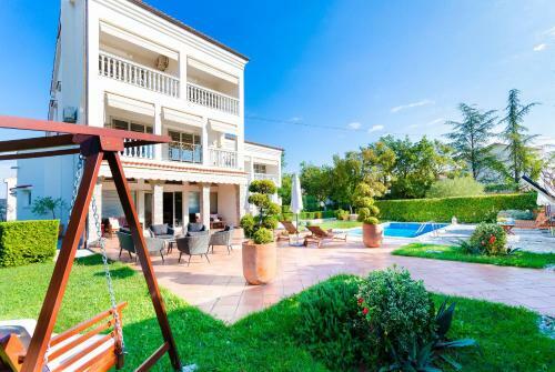 Apartments Sinisa