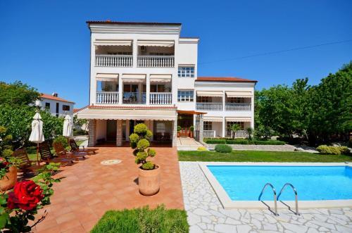 Apartments Sinisa