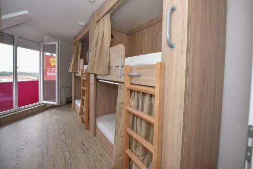 Hostel Zr?e