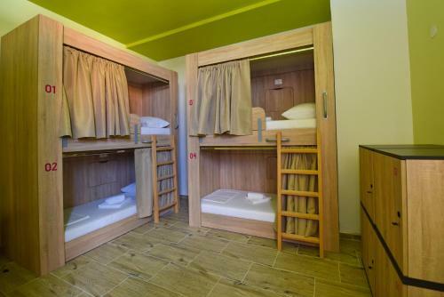 Hostel Zr?e