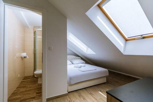 Hostel Zr?e