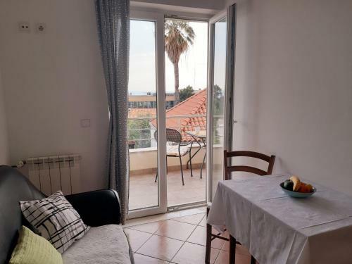 Apartments Deranja