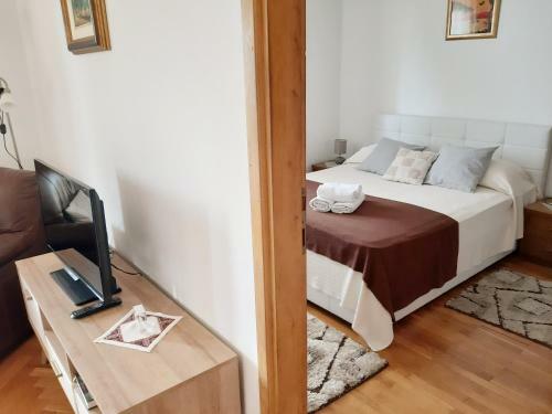 Apartments Deranja