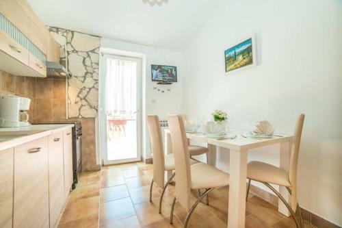 Apartment Nedescina 7455b