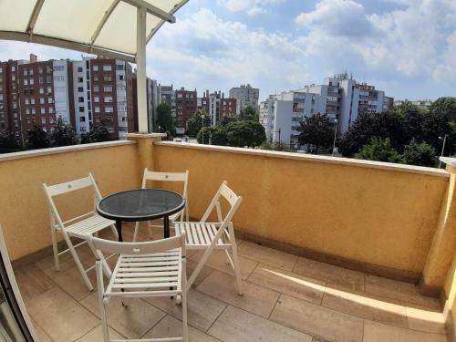 Ravnice Youth Hostel