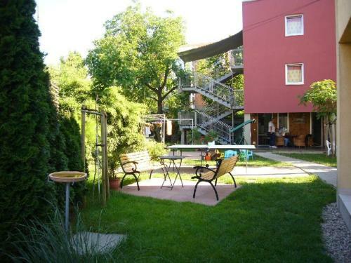 Ravnice Youth Hostel