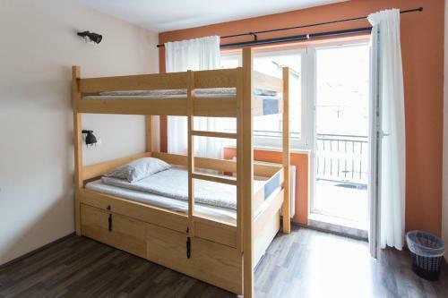 Falling Lakes Hostel
