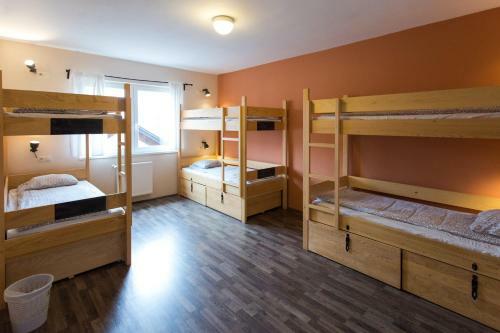 Falling Lakes Hostel