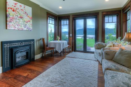 Country Bay Manor B&B