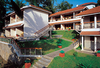 Hotel Muthoot Cardamom County