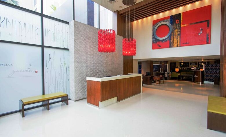 Hotel Muthoot Plaza