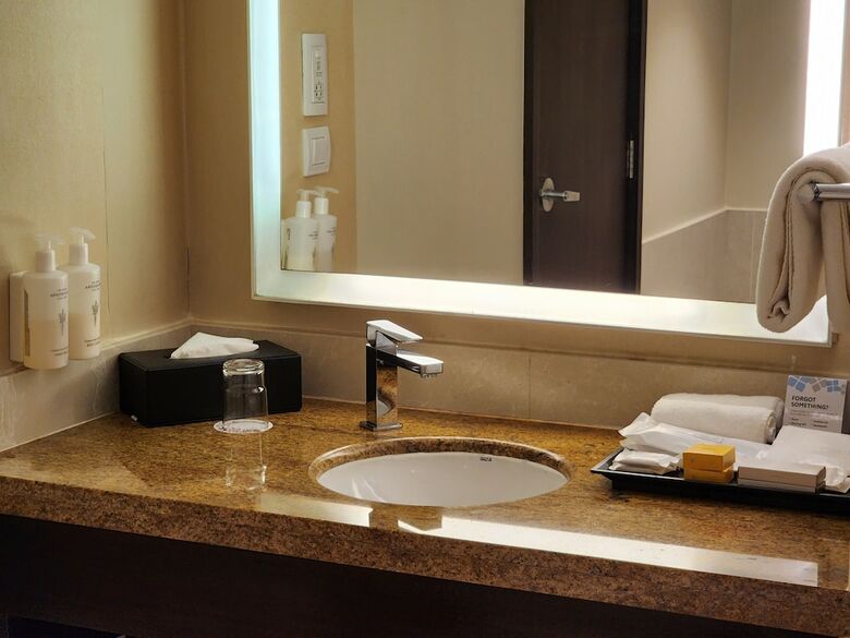 Hotel Muthoot Plaza
