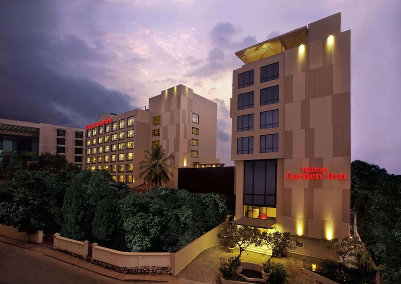 Hotel Muthoot Plaza