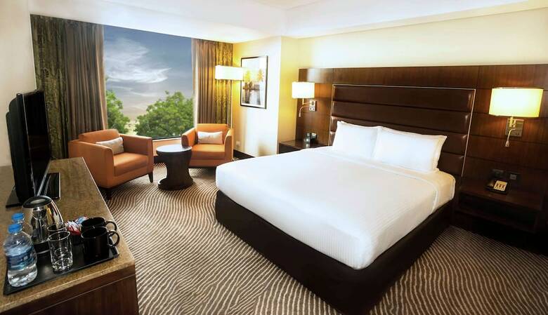 Hotel Muthoot Plaza