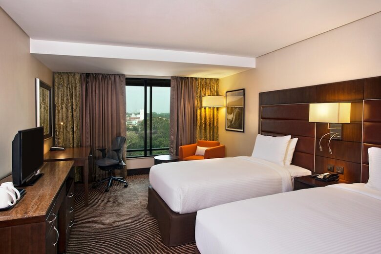 Hotel Muthoot Plaza