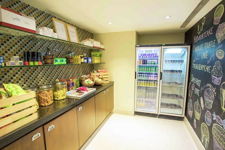Hotel Muthoot Plaza