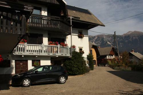 Hostal Apartments Maria