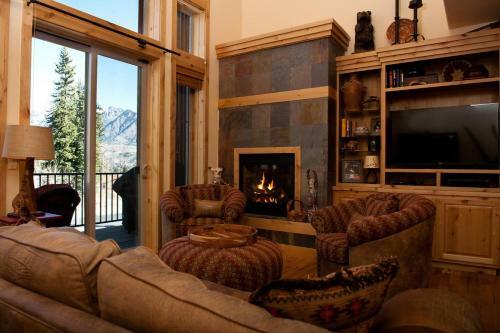 Alpenglow 10 Apartment