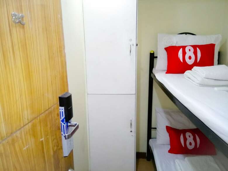 8hostel