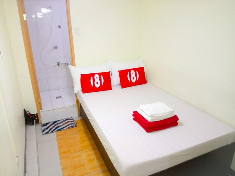 8hostel