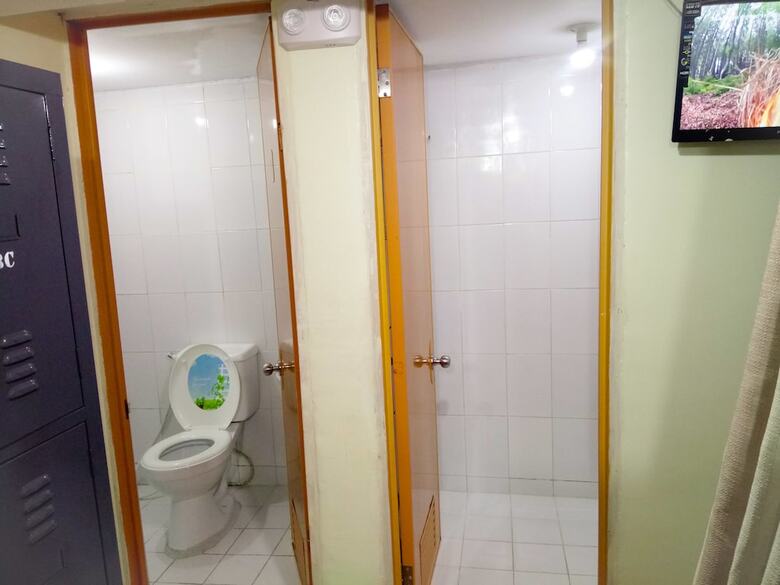 8hostel