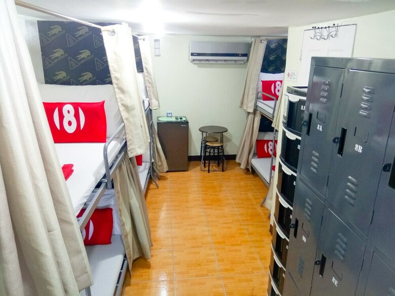 8hostel