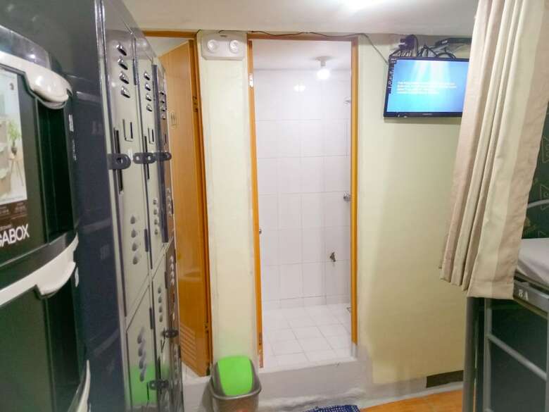 8hostel