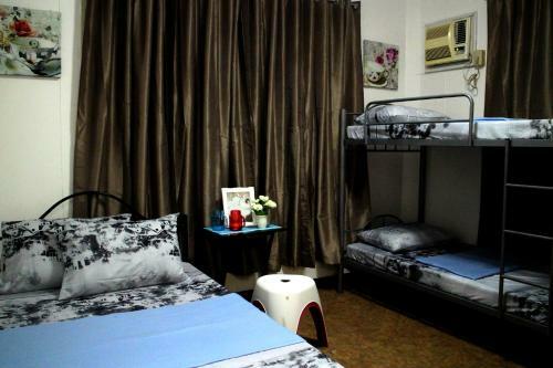 Food District Hostel Cebu Central
