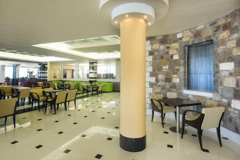 Hotel Kouros Palace