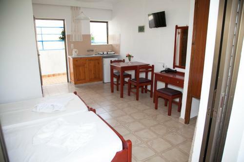 Yiannis Apartments & Studios