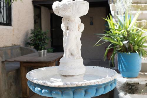 Hostal Antisthenes Guesthouse
