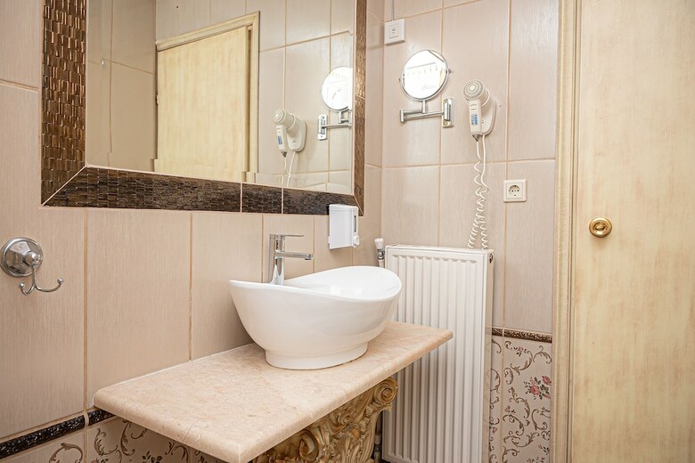 Parthenon Art Hotel