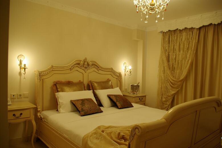 Parthenon Art Hotel