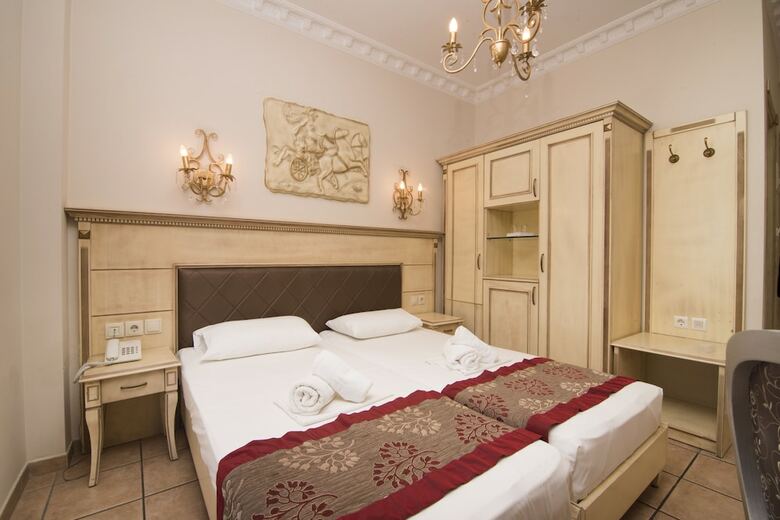 Parthenon Art Hotel