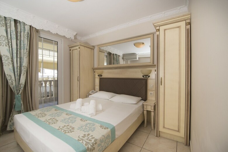 Parthenon Art Hotel